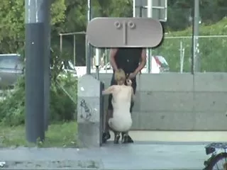 Одно из любимых отклонений маньяка для двух девушек, чтобы сосать его вонючий член и ласкать их киску сразу секс порно со зрелыми женщинами