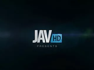 Веселая шлюха сосет групповой секс зрелых женщин член ниггера