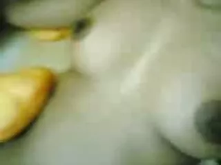 Парень дрочит свой член и зрелые домашнее порно видео кончает на пол