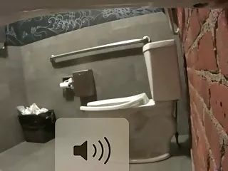 Две сексуальные шлюшки сосут один видео со зрелыми член на двоих