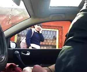 Сексуальная малышка сначала страстно начала целовать своего парня, а потом, вместо того, чтобы рвать девушку в девушки зрелые рот, парень начал трахать красотку блондинки между большими сиськами