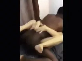 Молодая негритянка с большими сиськами и сочной порно видео зрелых женщин в чулках попкой мастурбирует на камеру