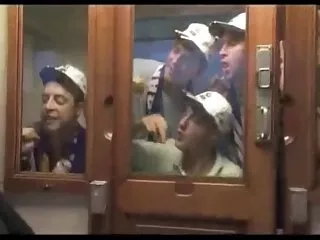 Большая групповуха молодых сексуальных zrelie online блондинок с черными