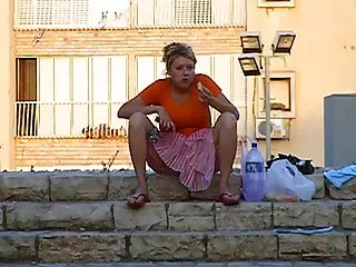Соседи бормочут в дверь, порно онлайн взрослые а чувак трахает свою жену толстую женщину в корсете