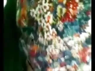 Милая брюнетка, порнос зрелыми словно бабочка, развевается на языке подруги